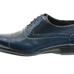 Zapato modelo Oxford con puntera y tapetas lisas al tono