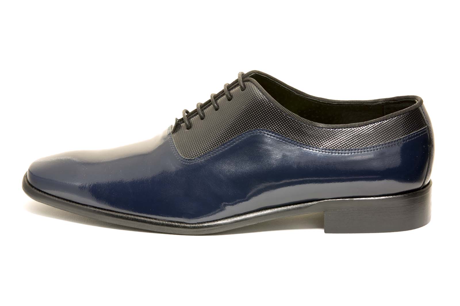 Zapatos de novio modelo Oxford en piel de color azul