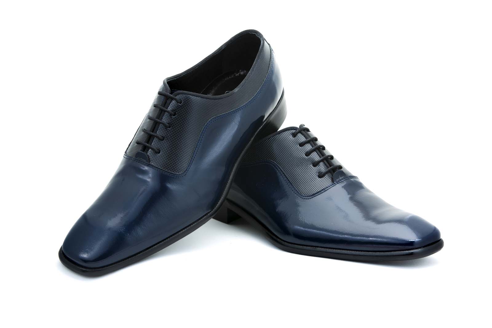 Zapatos de novio modelo Oxford en piel de color azul