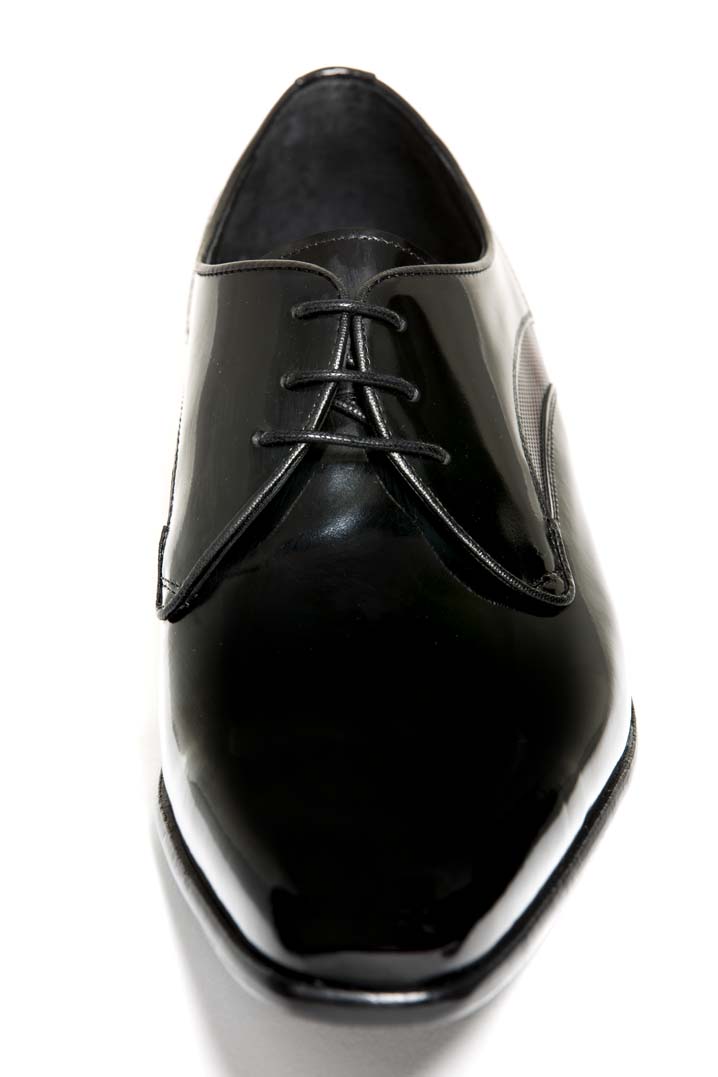Zapatos de novio modelo Derby en color negro y piel detalle burdeos