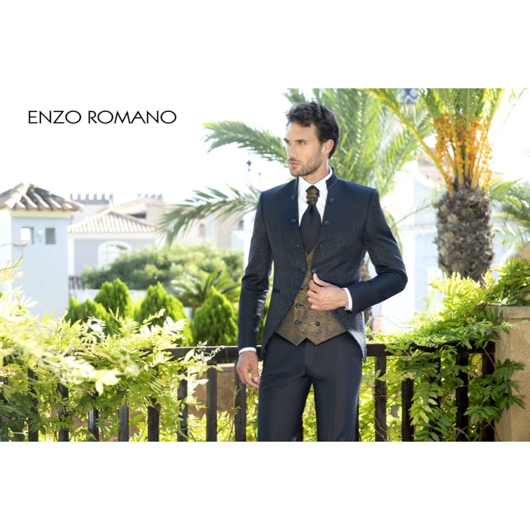 Traje de novio de Enzo Romano de la Colección Exclusive Wedding 2022.